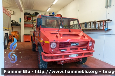 Iveco VM90
Vigili del Fuoco
Unione Distrettuale di Bolzano
Corpo Volontario di Bolzano Città 
Freiwillige Feuerwehr der Stadt Bozen
Distaccamento Colle - Löschgruppe Kohlern
Allestimento Iveco Magirus Grizzly
VF 1YZ BZ
Parole chiave: Iveco VM90 VF1YZBZ