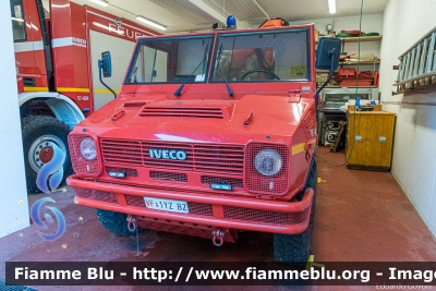 Iveco VM90
Vigili del Fuoco
Unione Distrettuale di Bolzano
Corpo Volontario di Bolzano Città 
Freiwillige Feuerwehr der Stadt Bozen
Distaccamento Colle - Löschgruppe Kohlern
Allestimento Iveco Magirus Grizzly
VF 1YZ BZ
Parole chiave: Iveco VM90 VF1YZBZ