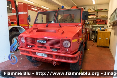 Iveco VM90
Vigili del Fuoco
Unione Distrettuale di Bolzano
Corpo Volontario di Bolzano Città 
Freiwillige Feuerwehr der Stadt Bozen
Distaccamento Colle - Löschgruppe Kohlern
Allestimento Iveco Magirus Grizzly
VF 1YZ BZ
Parole chiave: Iveco VM90 VF1YZBZ