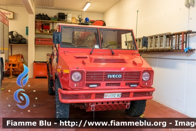 Iveco VM90
Vigili del Fuoco
Unione Distrettuale di Bolzano
Corpo Volontario di Bolzano Città 
Freiwillige Feuerwehr der Stadt Bozen
Distaccamento Colle - Löschgruppe Kohlern
Allestimento Iveco Magirus Grizzly
VF 1YZ BZ
Parole chiave: Iveco VM90 VF1YZBZ