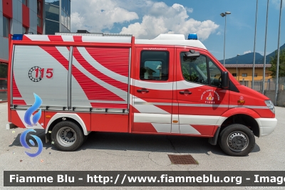 Mercedes-Benz Sprinter 4x4 III serie
Vigili del Fuoco
Unione Distrettuale delle Giudicarie
Corpo Volontario di Tione di Trento (TN)
Allestimento Brandschutz
VF 2J1 TN
Parole chiave: Mercedes-Benz Sprinter_4x4_IIIserie VF2J1TN