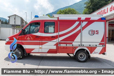 Mercedes-Benz Sprinter 4x4 III serie
Vigili del Fuoco
Unione Distrettuale delle Giudicarie
Corpo Volontario di Tione di Trento (TN)
Allestimento Brandschutz
VF 2J1 TN
Parole chiave: Mercedes-Benz Sprinter_4x4_IIIserie VF2J1TN