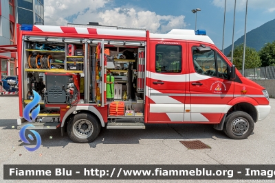 Mercedes-Benz Sprinter 4x4 III serie
Vigili del Fuoco
Unione Distrettuale delle Giudicarie
Corpo Volontario di Tione di Trento (TN)
Allestimento Brandschutz
VF 2J1 TN
Parole chiave: Mercedes-Benz Sprinter_4x4_IIIserie VF2J1TN