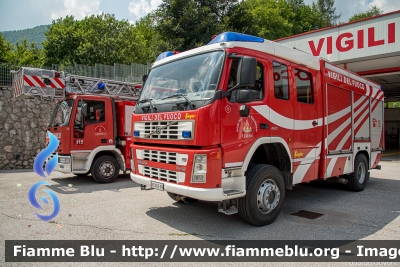 Volvo FM12
Vigili del Fuoco
Unione Distrettuale delle Giudicarie
Corpo Volontario di Tione di Trento (TN)
Allestimento Fulmix
VF 7A3 TN
Parole chiave: Volvo FM12 VF7A3TN