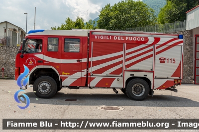 Volvo FM12
Vigili del Fuoco
Unione Distrettuale delle Giudicarie
Corpo Volontario di Tione di Trento (TN)
Allestimento Fulmix
VF 7A3 TN
Parole chiave: Volvo FM12 VF7A3TN