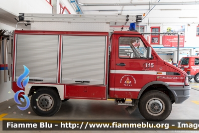 Iveco Daily 4x4 II serie
Vigili del Fuoco
Unione Distrettuale delle Giudicarie
Corpo Volontario di Tione di Trento (TN)
Allestimento Brandschutz
VF E45 TN
Parole chiave: Iveco Daily_4x4_IIs VFE45TNerie