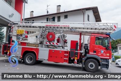 Man TGM 18.330
Vigili del Fuoco
Unione Distrettuale della Bassa Val Venosta
Bezirksverband Untervinschgau
Ospitato dal Corpo Volontario di Silandro (BZ)
Allestimento Bronto Skylift
VF FW 31E
Parole chiave: Man TGM_18.330 VFFW31E