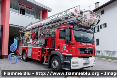 Man TGM 18.330
Vigili del Fuoco
Unione Distrettuale della Bassa Val Venosta
Bezirksverband Untervinschgau
Ospitato dal Corpo Volontario di Silandro (BZ)
Allestimento Bronto Skylift
VF FW 31E
Parole chiave: Man TGM_18.330 VFFW31E