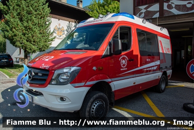 Mercedes-Benz Sprinter 4x4 III serie restyle
Vigili del Fuoco
Unione Distrettuale Alta Val Pusteria
Corpo Volontario di Prato alla Drava (BZ)
Freiwillige Feuerwehr Winnebach
Allestimento Brandus Rosenbauer
VF FW 39R
Parole chiave: Mercedes-Benz Sprinter_4x4_IIIserie_restyle VFFW39R