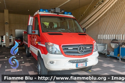 Mercedes-Benz Sprinter 4x4 III serie restyle
Vigili del Fuoco
Unione Distrettuale di Bolzano
Corpo Volontario di Longomoso Collalbo (BZ)
Freiwillige Feuerwehr Lengmoos Klobenstein
VF FW 3EC
Parole chiave: Mercedes-Benz Sprinter_4x4_IIIserie_restyle VFFW3EC