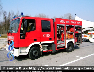 Iveco CityEuroFire 100E21 I serie
Vigili del Fuoco
Comando Provinciale di Pordenone
AutoPompaSerbatoio allestimento Iveco-Magirus
Modificata con sirene pneumatiche (invece di elettroniche) di colore nero, che ricevono l'aria per il funzionamento direttamente dall'impianto del camion e non da un compressore dedicato, aumentandone la potenza
VF 20896
Parole chiave: Iveco CityEuroFire_100E21_Iserie VF20896