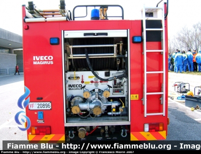 Iveco CityEuroFire 100E21 I serie
Vigili del Fuoco
Comando Provinciale di Pordenone
AutoPompaSerbatoio allestimento Iveco-Magirus
Vano posteriore (pompa)
VF 20896
Parole chiave: Iveco CityEuroFire_100E21_Iserie VF20896