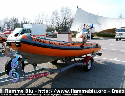 Gommone Joker Boat con Pilotina
Vigili del Fuoco
Comando Provinciale di Pordenone
Parole chiave: Gommone_Joker_Boat_VF_Pordenone