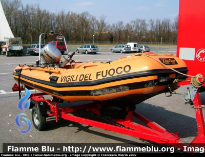 Gommone Joker Boat
Vigili del Fuoco
Comando Provinciale di Pordenone
Parole chiave: Gommone_Joker_Boat_VF_Pordenone