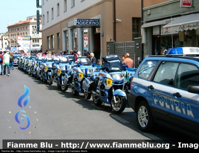 Bmw r850Rt
Parole chiave: Bmw r850Rt Polizia Stradale Moto Giro d'Italia 2006 Pordenone