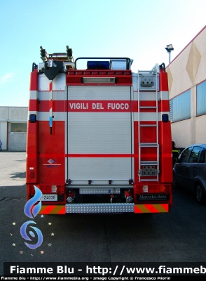 Mercedes-Benz Actros 1841 II serie
Vigili del Fuoco
Comando Provinciale di Brescia
Distaccamento Volontario Desenzano del Garda (BS)
AutoPompaSerbatoio allestimento Bai
Esemplare unico
VF 24038
Parole chiave: Mercedes-Benz Actros_1841_IIserie VF24038 Reas_2006