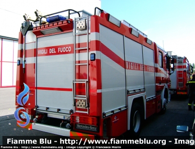 Mercedes-Benz Actros 1841 II serie
Vigili del Fuoco
Comando Provinciale di Brescia
Distaccamento Volontario Desenzano del Garda (BS)
AutoPompaSerbatoio allestimento Bai
Esemplare unico
VF 24038
Parole chiave: Mercedes-Benz Actros_1841_IIserie VF24038 Reas_2006