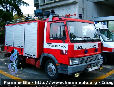 Iveco Zeta 65-12
Vigili del Fuoco
Comando Provinciale di Pordenone
Polisoccorso allestimento Baribbi
Modificato con lampeggianti strobo anteriori
VF 16373
Parole chiave: Iveco Zeta_65-12 VF16373