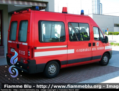 Fiat Ducato III serie
Vigili del Fuoco
Comando Provinciale di Venezia
Nucleo NBCR di Mestre
AutoFurgone/Unità di Crisi Locale allestimento Starting Veicoli Speciali
Dotato di telecamere mobili ad infrarossi e termiche, monitor,registratori,PC e trasmissione in tempo reale alla Sala Operativa del Comando
VF 21813
Parole chiave: Fiat Ducato_IIIserie VF21813