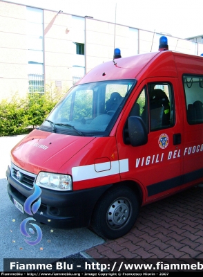 Fiat Ducato III serie
Vigili del Fuoco
Comando Provinciale di Venezia
Nucleo NBCR di Mestre
AutoFurgone/Unità di Crisi Locale allestimento Starting Veicoli Speciali
Dotato di telecamere mobili ad infrarossi e termiche, monitor,registratori,PC e trasmissione in tempo reale alla Sala Operativa del Comando
VF 21813
Parole chiave: Fiat Ducato_IIIserie VF21813