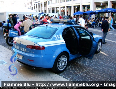 Alfa Romeo 159
Polizia di Stato
Squadra Volante
POLIZIA F6146
Parole chiave: Alfa-Romeo 159 POLIZIAF6146