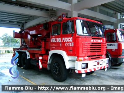 Astra BM25
Vigili del Fuoco
Comando Provinciale di Perugia
AutoGru da 40 ton allestimento Castelli
VF 13806
Parole chiave: Astra BM25 VF13806