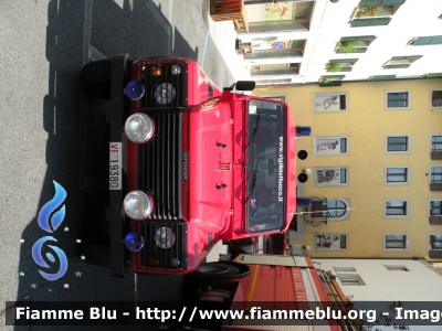 Land Rover Defender 130
Vigili del Fuoco
Comando Provinciale di Udine
Distaccamento Volontario Cividale del Friuli (UD)
VF 19380
Parole chiave: Land-Rover Defender_130 VF19380