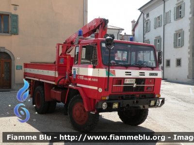 Iveco 90PC
Vigili del Fuoco
Comando Provinciale di Udine
VF 13353
Parole chiave: Iveco 90PC VF13353