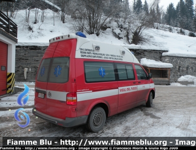 Volkswagen Transporter T5
Vigili del Fuoco
distaccamento Santo Stefano di Cadore (BL)
ambulanza in servizio per il SUEM 118 in tutto il territorio del Comelico e Sappada
Allestimento Bollanti Veicoli Sanitari
VF 25322
Parole chiave: Volkswagen_Transporter_T5 ambulanza VF25322 VVF_Santo_Stefano_Cadore_BL Bollanti