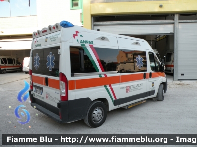 Fiat Ducato X250
PA Croce Gialla Recanati (MC)
Allestita Bollanti
Ambulanza 
- 19 -
Parole chiave: Fiat Ducato_X250 Ambulanza Bollanti