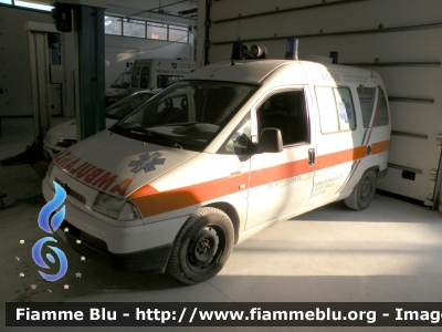 Fiat Scudo I serie
PA Croce Gialla Recanati (MC)
Allestita Bollanti
Ambulanza 
- 3 -
Parole chiave: Fiat Scudo_Iserie Ambulanza