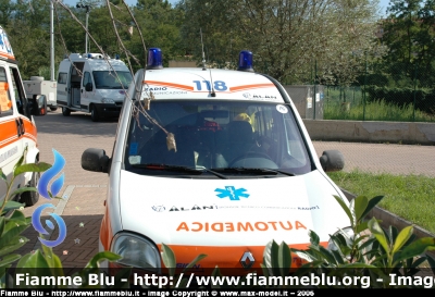 Renault Kangoo I serie
118 Firenze Soccorso
Adesso la vettura viene usata come ponte radio in grosse calamità o esercitazioni
Parole chiave: Renault Kangoo_Iserie 118 Firenze Toscana