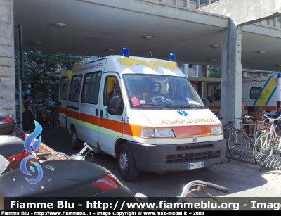 Fiat Ducato II serie
Azienda Ospedaliera Universitaria Careggi (FI)
ambulanza Unita Mobile Infermieristica
allestita MAF
Parole chiave: Fiat Ducato_IIserie Ambulanza