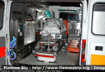 Fiat Ducato II Serie Neonatale
Particolare culla
Parole chiave: Fiat_Ducato_II  Ambulanza Croce_Rossa Alessi_&_Becagli Neonatale