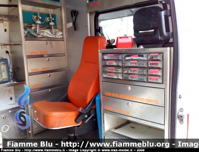 Fiat Ducato II serie
CRI Comitato Locale di Incisa Valdarno (FI)
interno vano sanitario
Parole chiave: Fiat Ducato_IIserie_MAXI CRI15139 Ambulanza CRI_Incisa Alessi&Becagli Neonatale