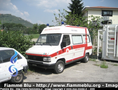 Fiat Ducato I serie
Croce Rossa Italiana
Comitato locale della Piana Pistoiese (PT)
ambulanza allestita dalla Calabrese in attesa di radiazione
Parole chiave: Fiat Ducato_Iserie CRI_quarata ambulanza calabrese