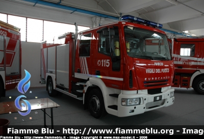 Iveco EuroCargo SuperCity 120E24 II serie
Vigili del Fuoco
AutoPompaSerbatoio allestimento Iveco-Magirus
in esposizione al Reas 2006
Parole chiave: Iveco EuroCargo_SuperCity_120E24_IIserie Reas_2006