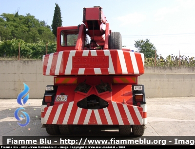 Fiat 697NP
Vigili del Fuoco
Comando Provinciale di Empoli
AutoGru da 16 ton allestimento Cristanini
VF 10077
Parole chiave: Fiat 697NP VF10077