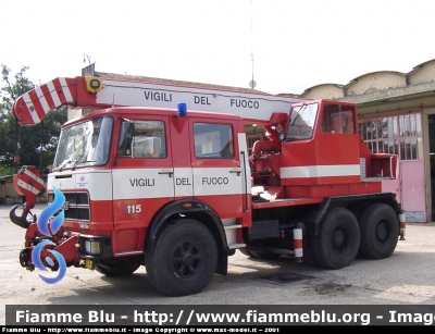 Fiat 697NP
Vigili del Fuoco
Comando Provinciale di Empoli
AutoGru da 16 ton allestimento Cristanini
VF 10077
Parole chiave: Fiat 697NP VF10077