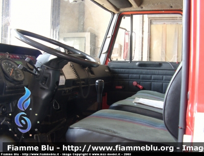 Iveco 60-10
Vigili del Fuoco
Comando Provinciale di Firenze
Allestimento Baribbi
VF 14026
radiato nel 2005
particolare cabina guida
Parole chiave: Iveco 60-10 VF14026