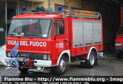 Iveco 60-10
Vigili del Fuoco
Comando Provinciale di Pistoia
Allestimento Baribbi
VF 14030
nuova livrea
Parole chiave: Iveco 60-10 VF14030