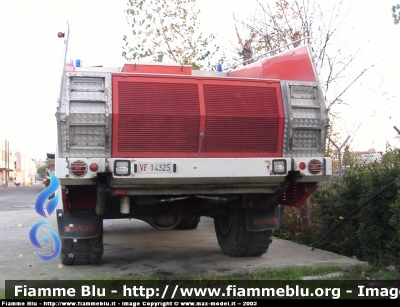 Perlini 605D Iguana
Vigili del Fuoco
Distaccamento Aeroportuale di Firenze Peretola
Accantonato in attesa di demolizione
Parole chiave: Perlini 605D_Iguana VF14325