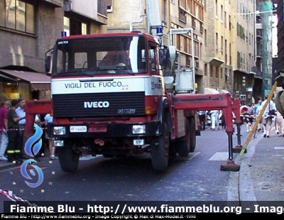 Iveco 330-30
Vigili del Fuoco
Comando Provinciale di Firenze
Snorkel recentemente alienato, qui in servizio in P.zza Pitti (FI) per un intervento
VF 14408
Parole chiave: Iveco 330-30 VF14408