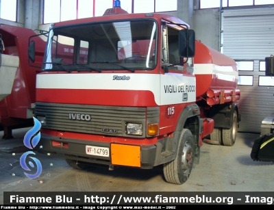 Iveco 135-17
Vigili del Fuoco
Comando Provinciale di Bologna
Autocisterna trasporto carburante
VF 14799
Parole chiave: Iveco 135-17 VF14799