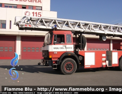 Iveco 330-35
Vigili del Fuoco
Comando Provinciale di Bologna
AutoScala da 50 metri
VF 16252
Parole chiave: Iveco 330-35 VF16252