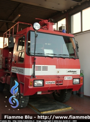 Sirmac Rampini 524D 4x4 Rambo
Vigili del Fuoco
Distaccamento Aeroporto Amerigo Vespucci di Firenze
Parole chiave: Sirmac Rampini 524D_4x4_Rambo VF16852