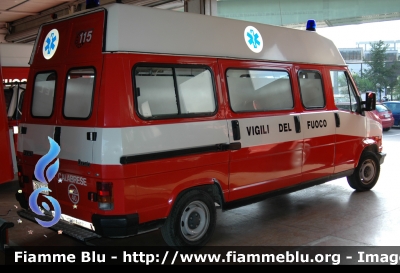 Fiat Ducato I serie
VVF La Spezia
Ducato Maxi Passo lungo
Parole chiave: Fiat Ducato_Iserie_maxi VF18019 VF_La_Spezia Servizio_Sanitario Ambulanza Calabrese