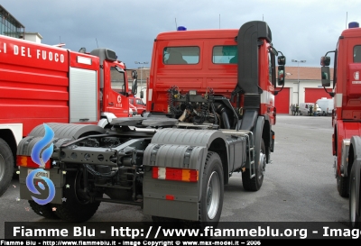 Mercedes-Benz Actros 2044 4x4 II serie
Vigili del Fuoco
Comando Provinciale di Pisa
VF 22003
Parole chiave: Mercedes-Benz Actros_2044_4x4_IIserie VF22003