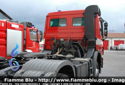 Mercedes-Benz Actros 2044 4x4 II serie
Vigili del Fuoco
Comando Provinciale di Pisa
VF 22003
Parole chiave: Mercedes-Benz Actros_2044_4x4_IIserie VF22003