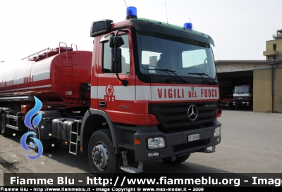 Mercedes-Benz Actros 2044 4x4 II serie
Vigili del Fuoco
Comando Provinciale di Pisa
VF 22003
Parole chiave: Mercedes-Benz Actros_2044_4x4_IIserie VF22003